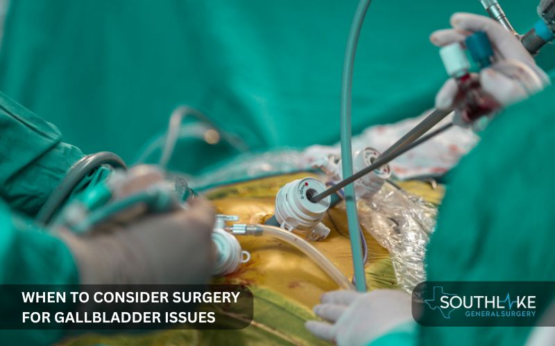Minimally invasive laparoscopic gallbladder surgery with small incisions on the abdomen and surgical tools.